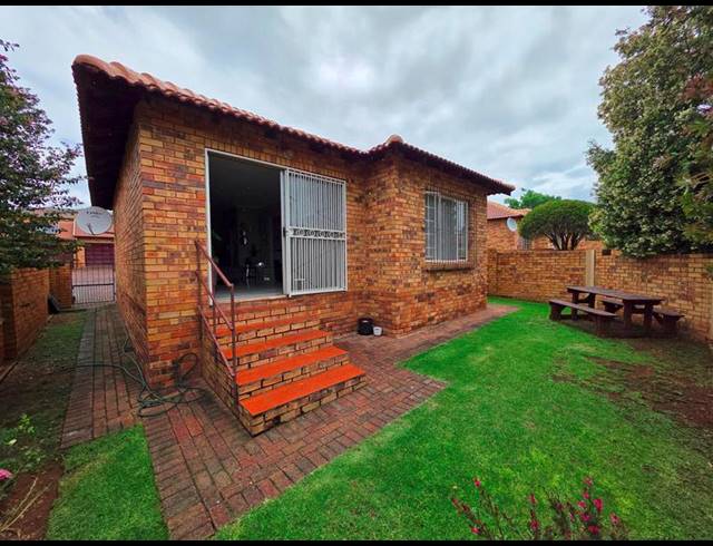 2 BEDROOM TOWNHOUSE FOR SALE IN WILLOWBROOK